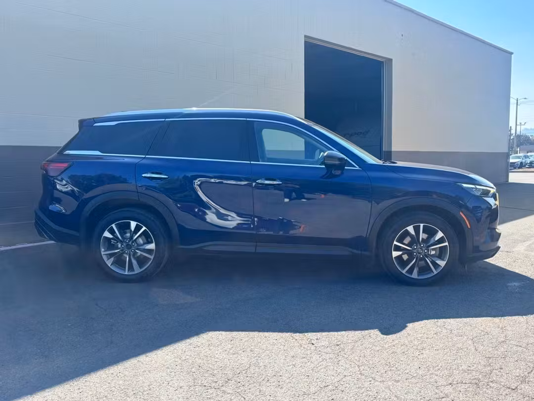2025 INFINITI Qx60 LUXE - Image 3
