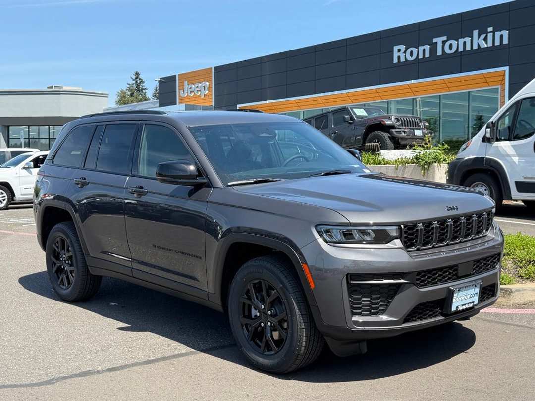 2026 Jeep Grand Cherokee Laredo Altitude - Image 2