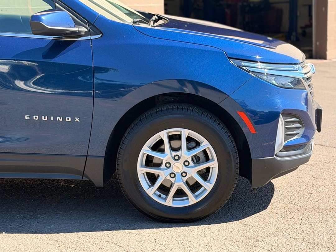 2023 Chevrolet Equinox LT - Image 2