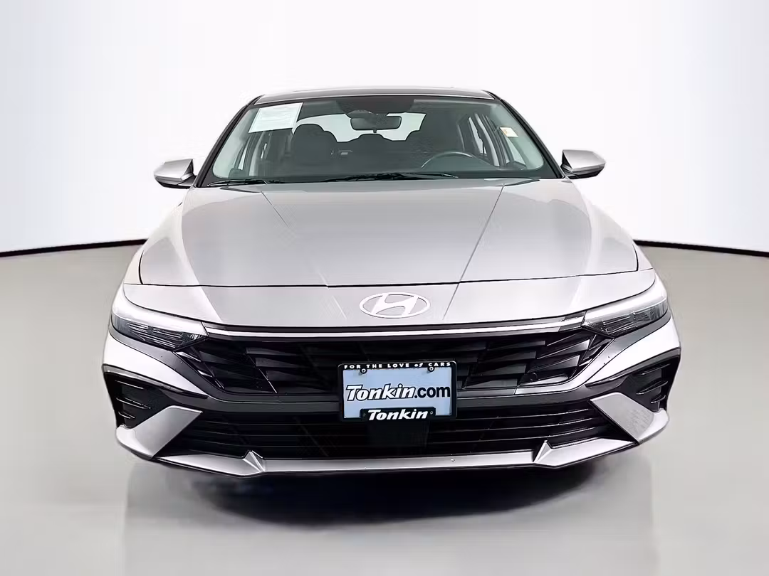 2025 Hyundai Elantra SEL Convenience - Image 2