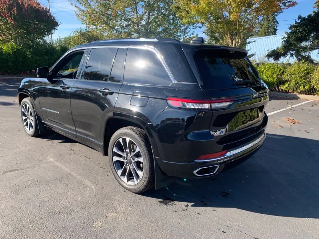 2023 Jeep Grand Cherokee Overland 4xe - Image 2