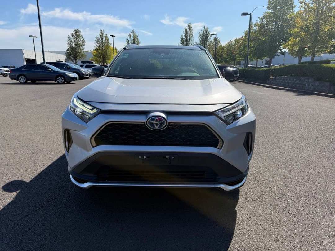2024 Toyota Rav4 Hybrid XSE - Image 2