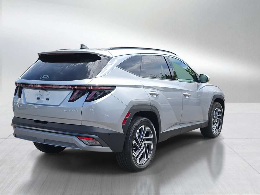 2025 Hyundai Tucson Hybrid Limited - Image 3