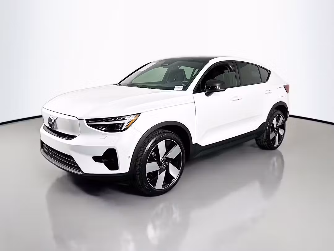 2023 Volvo C40 Recharge Pure Ultimate - Image 3