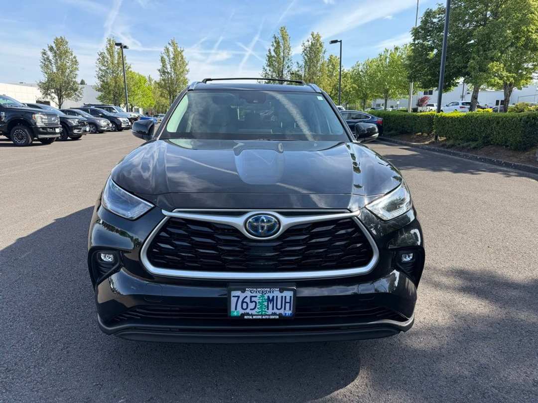 2021 Toyota Highlander Hybrid XLE - Image 2