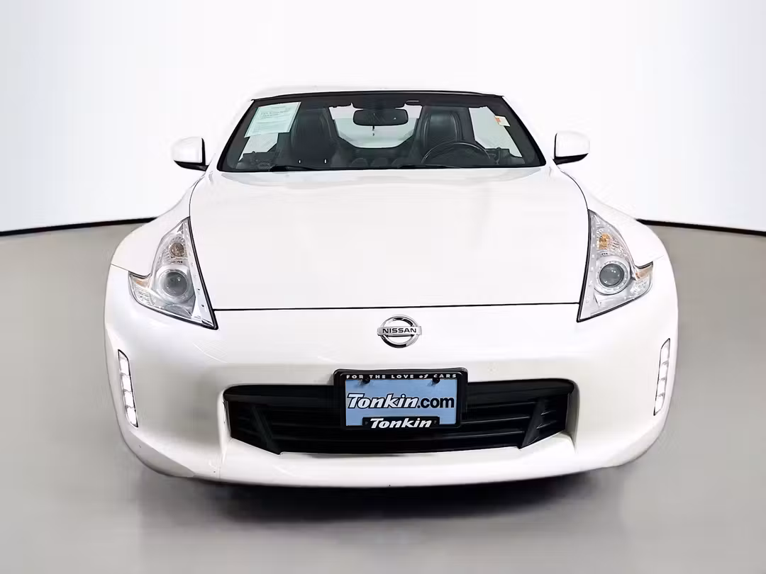 2014 Nissan 370Z Touring - Image 2