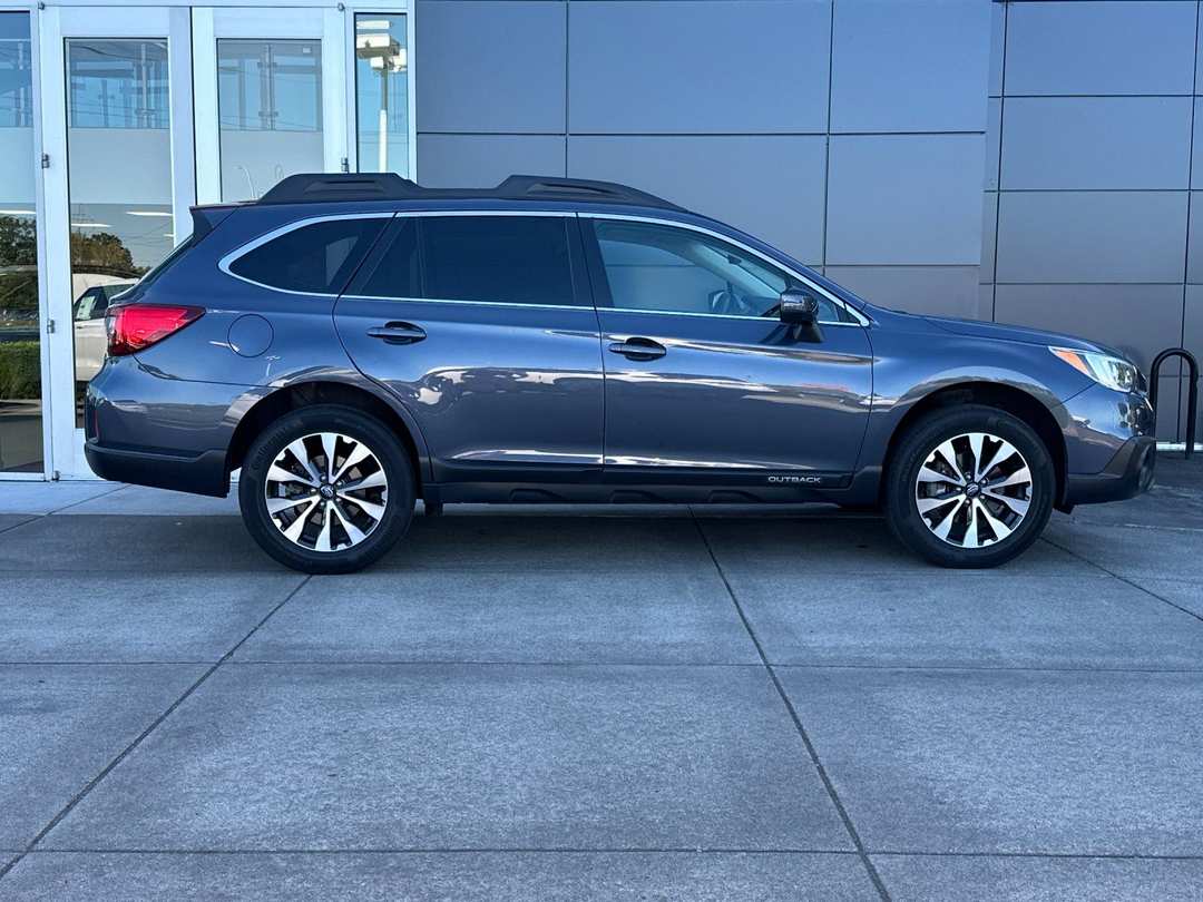 2017 Subaru Outback 2.5i - Image 2