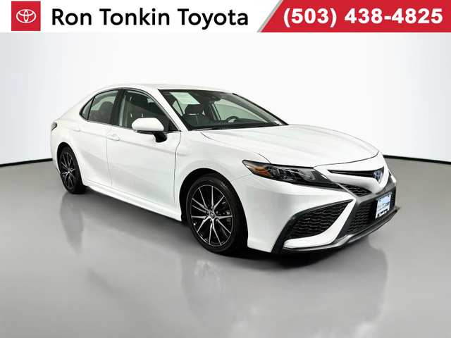 2022 Toyota Camry Hybrid SE
