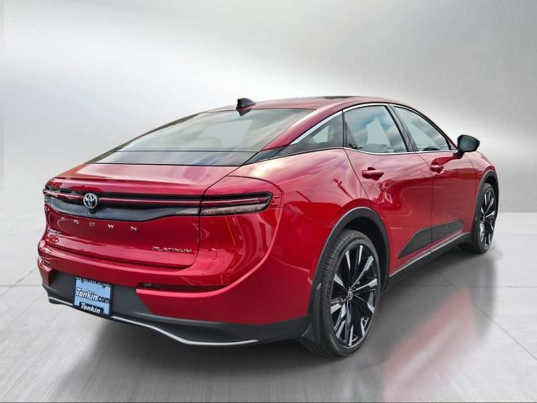 2025 Toyota Crown Platinum - Image 3