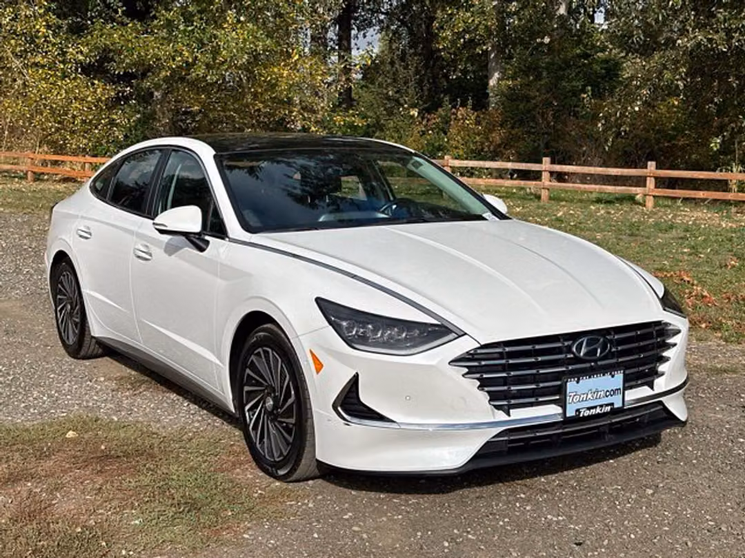 2022 Hyundai Sonata Hybrid Limited - Image 2