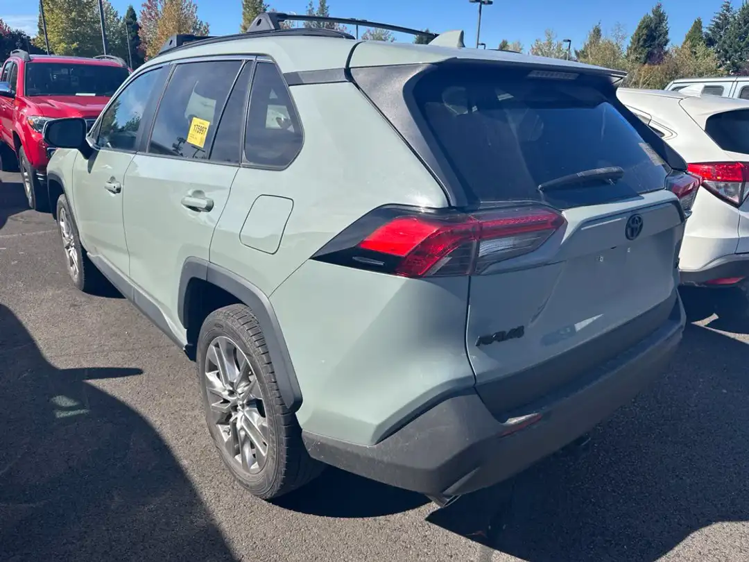 2019 Toyota Rav4 XLE Premium - Image 3