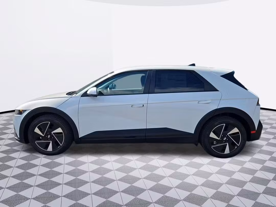 2026 Hyundai Ioniq 5 SE - Image 3