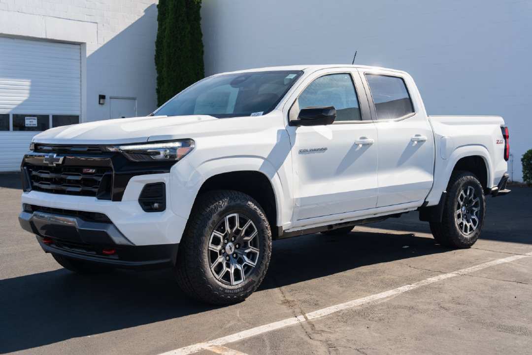2026 Chevrolet Colorado Z71 - Image 3