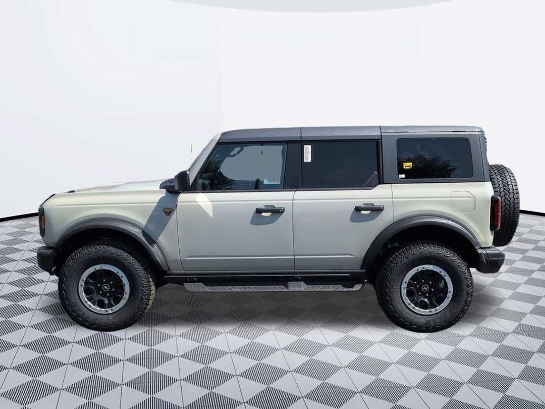 2026 Ford Bronco Badlands - Image 2