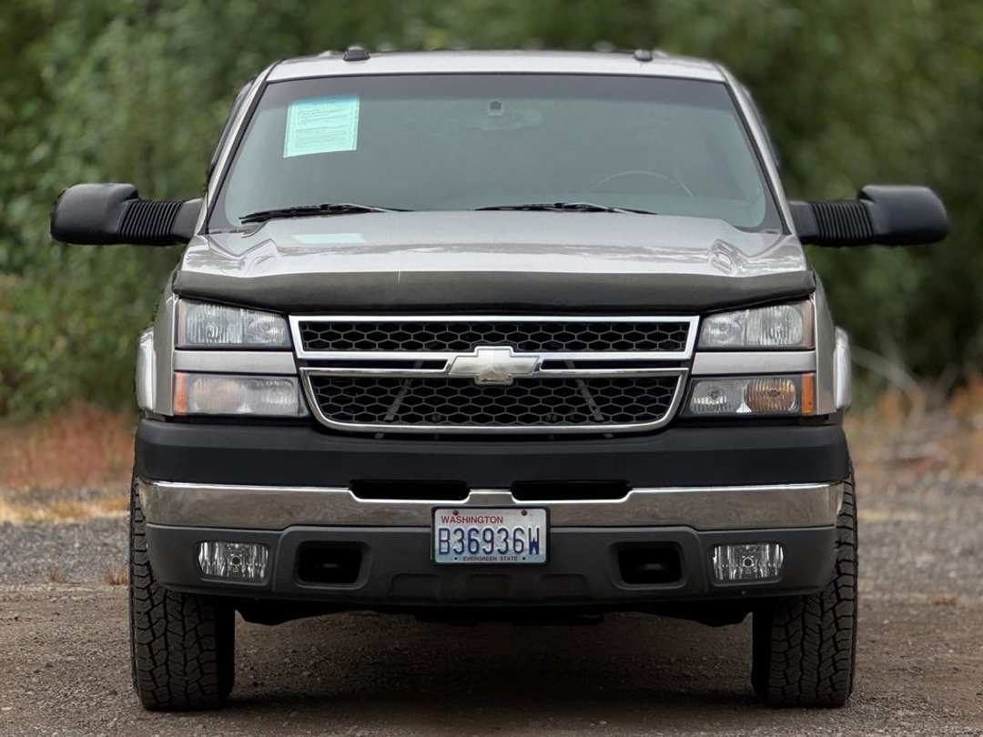 2005 Chevrolet Silverado 3500 LT - Image 2
