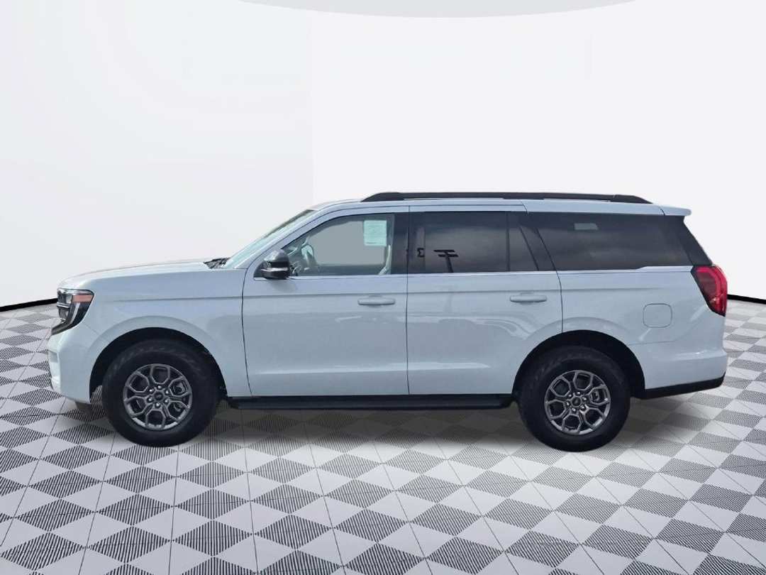 2026 Ford Expedition Active - Image 3