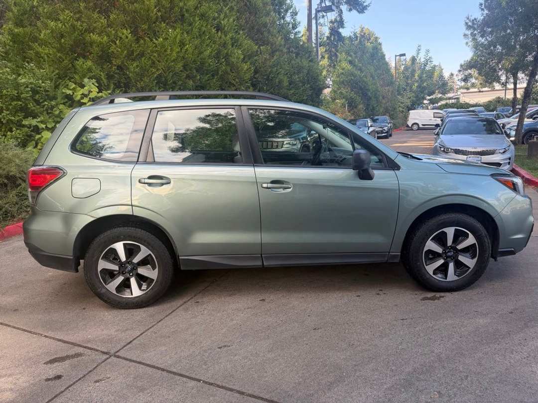 2017 Subaru Forester 2.5i - Image 2