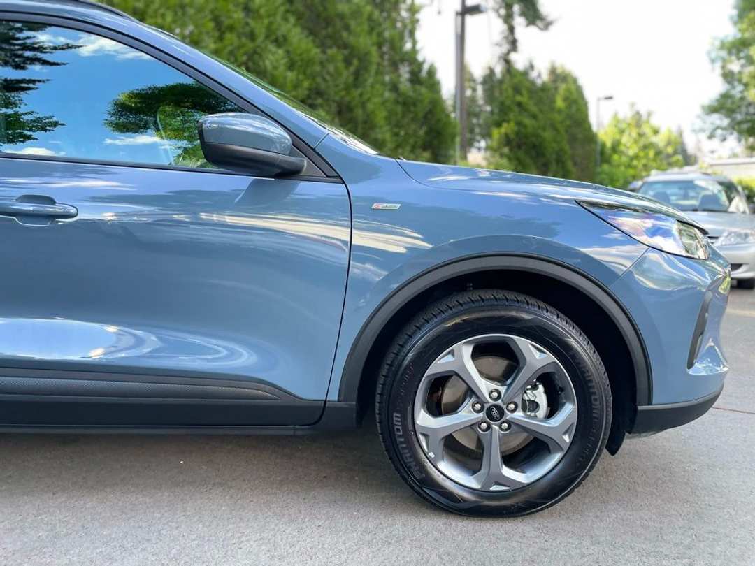 2025 Ford Escape STLine Select - Image 2