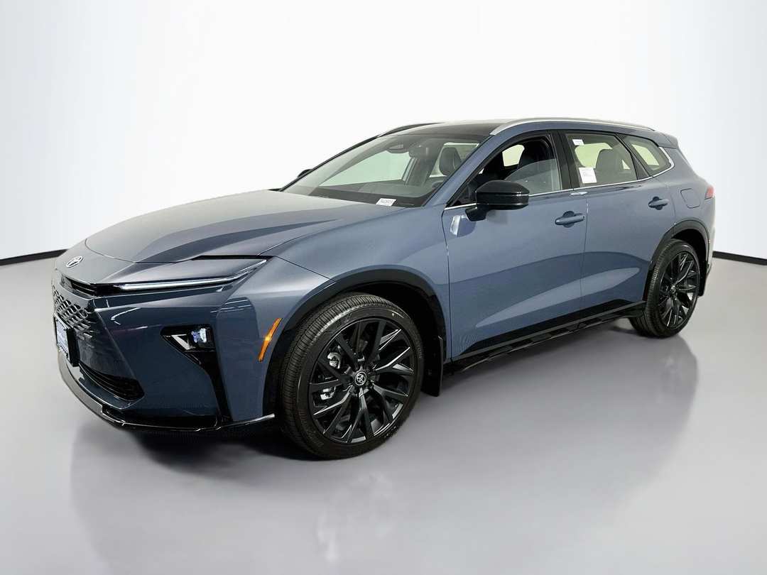 2026 Toyota Crown Signia Limited - Image 3