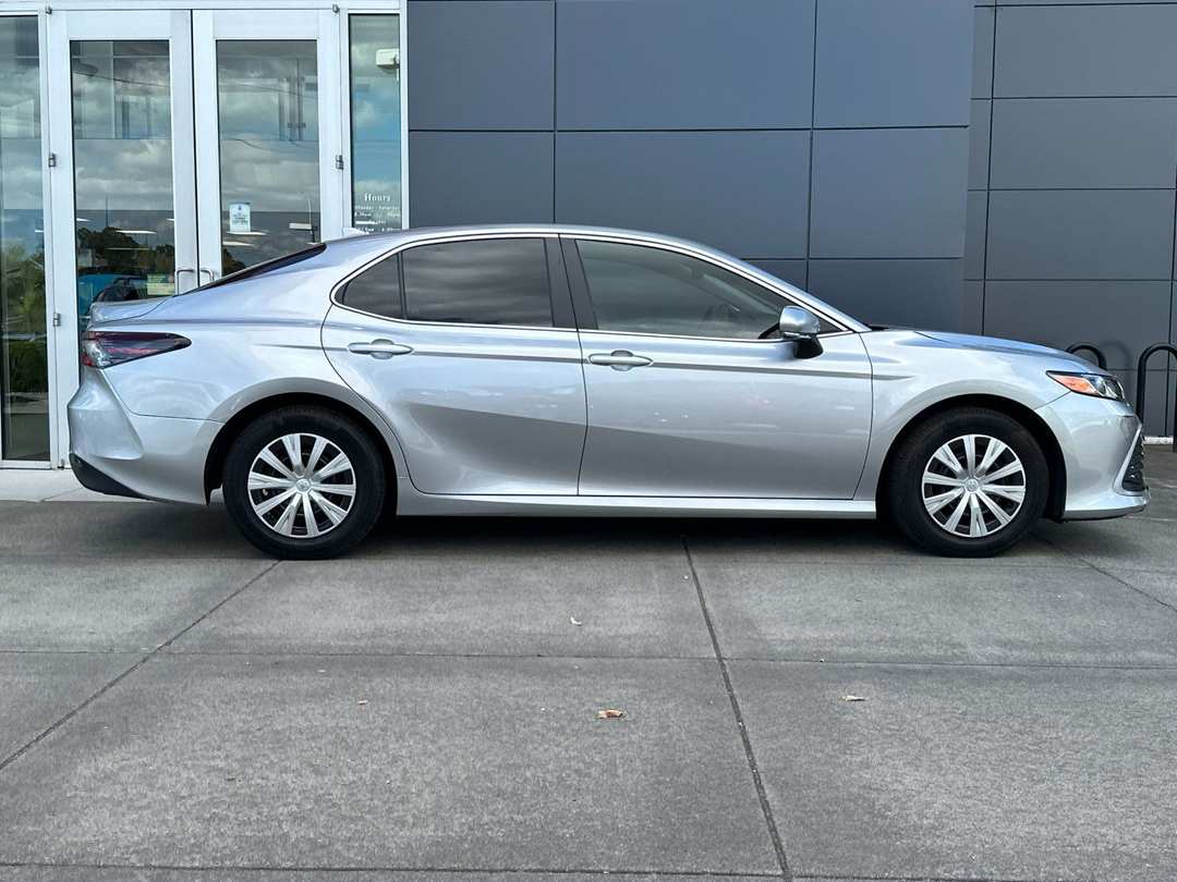 2022 Toyota Camry Hybrid LE - Image 2