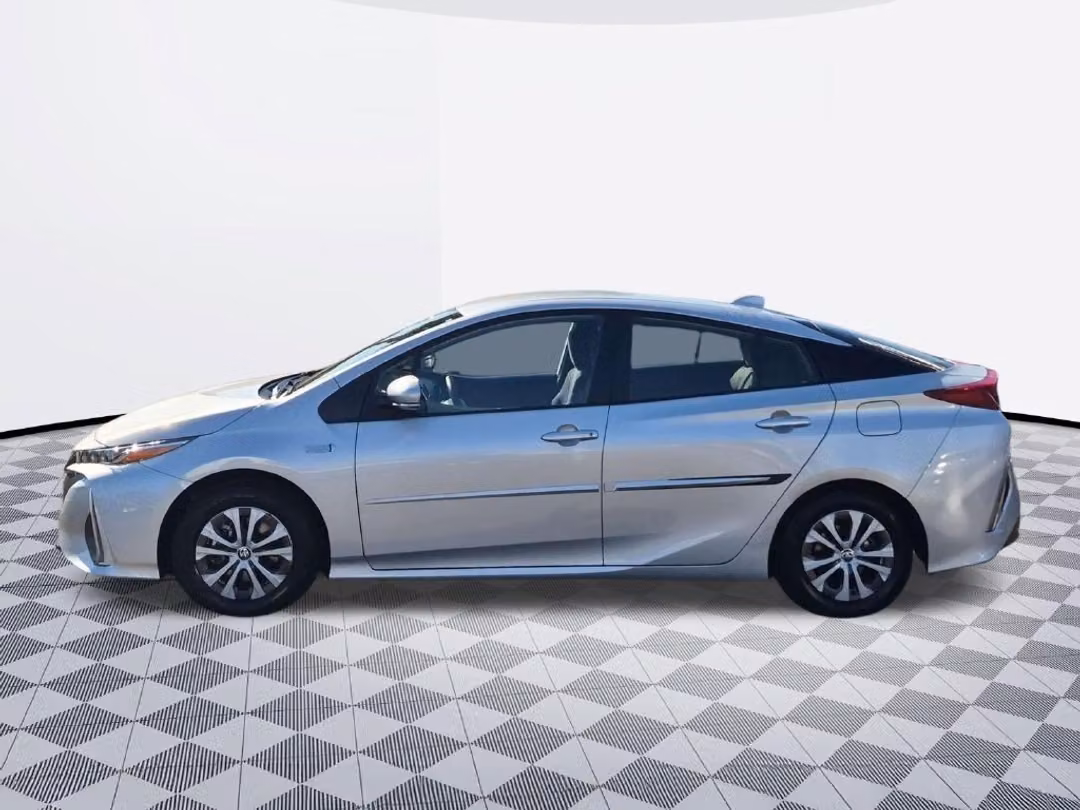2022 Toyota Prius Prime LE - Image 3