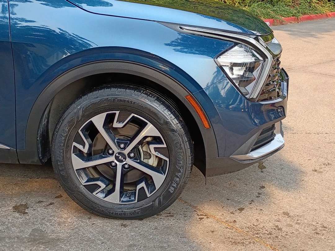 2023 Kia Sportage Hybrid EX - Image 2