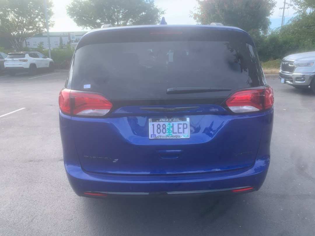 2019 Chrysler Pacifica Limited - Image 3