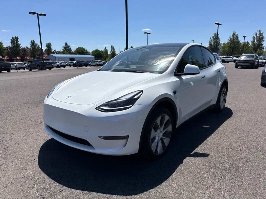 2024 Tesla Model Y Long Range - Image 3