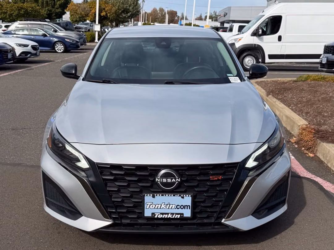 2023 Nissan Altima 2.5 SR - Image 3