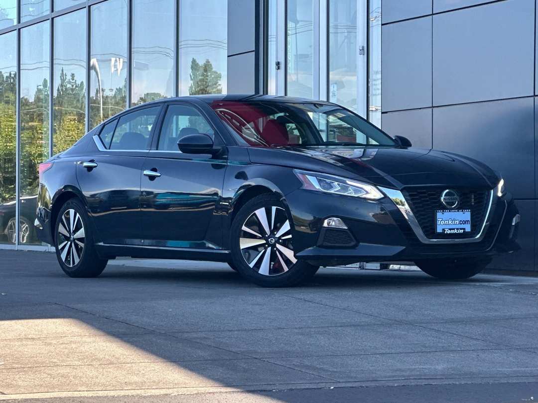 2022 Nissan Altima 2.5 SV - Image 2