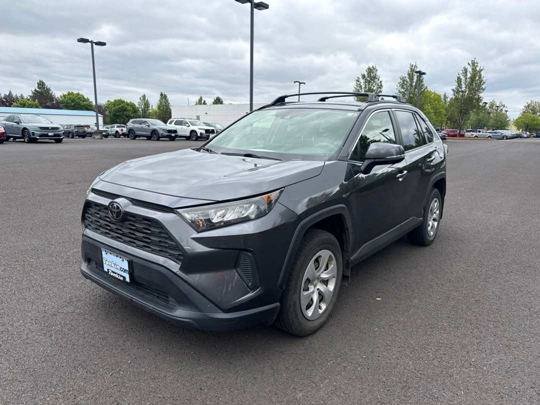 2019 Toyota Rav4 LE - Image 3