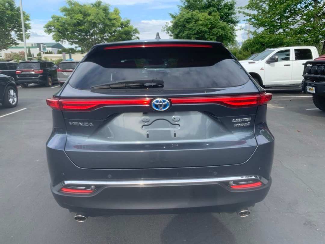 2022 Toyota Venza Limited - Image 3