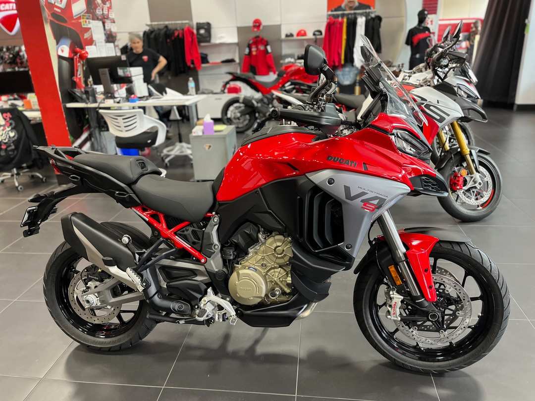2026 Ducati Multistrada V4 S Travel & Radar - Image 3