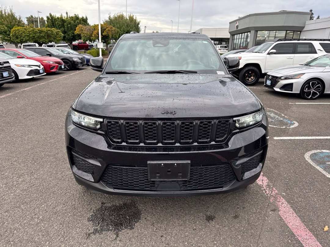 2023 Jeep Grand Cherokee Altitude X - Image 2