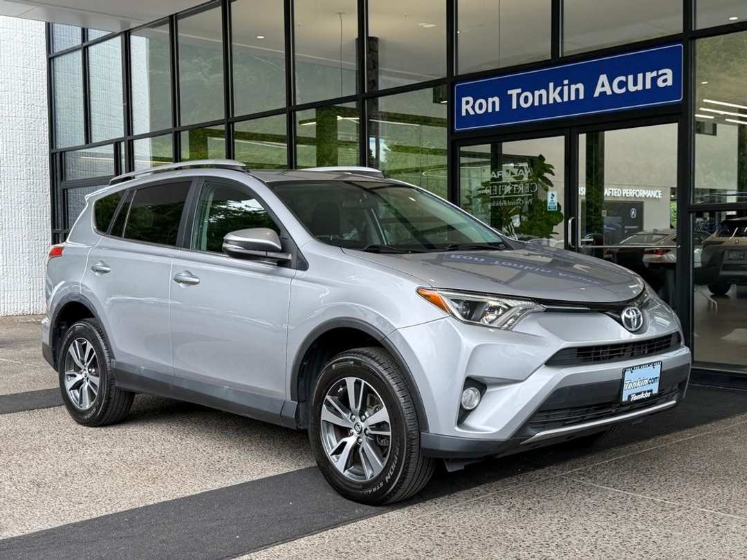 2016 Toyota Rav4 XLE - Image 2