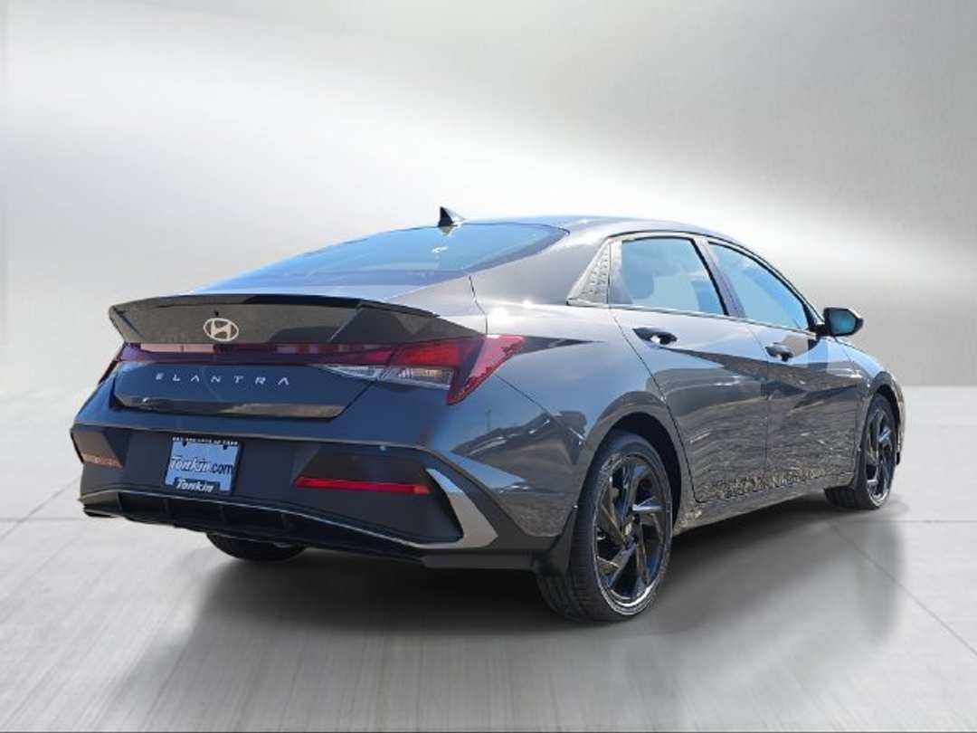 2026 Hyundai Elantra SEL Sport - Image 3