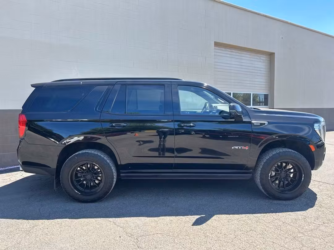 2023 GMC Yukon AT4 - Image 3