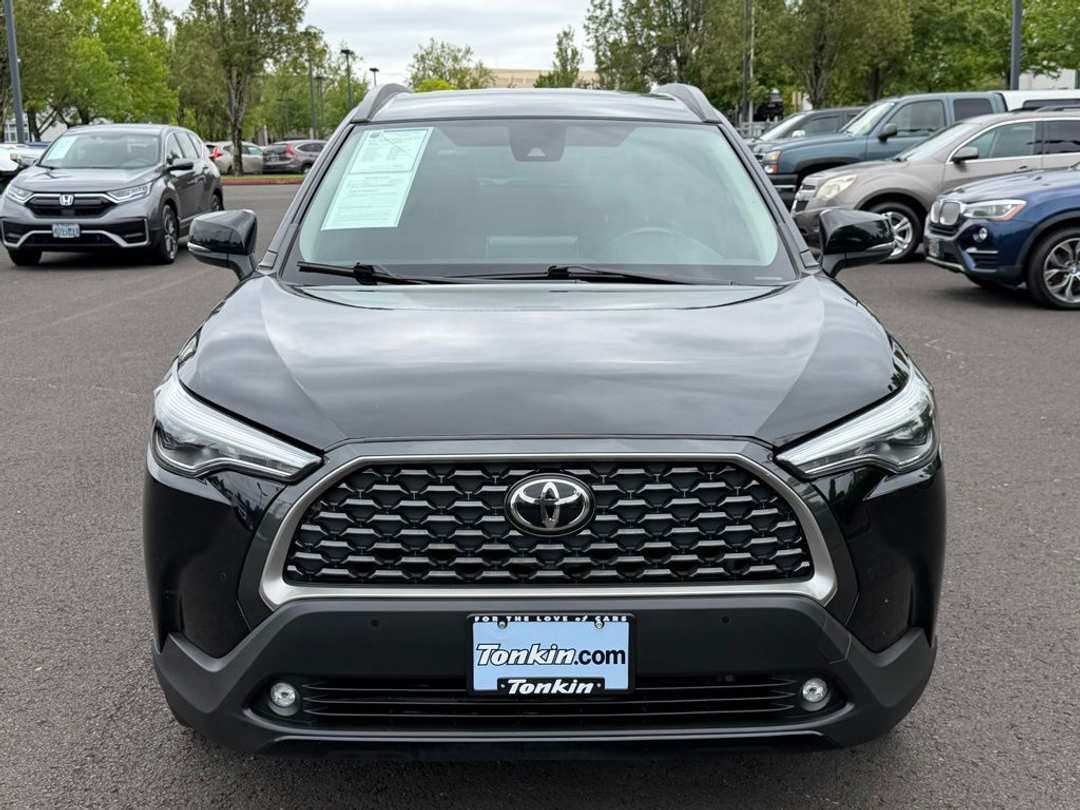 2022 Toyota Corolla Cross XLE - Image 3