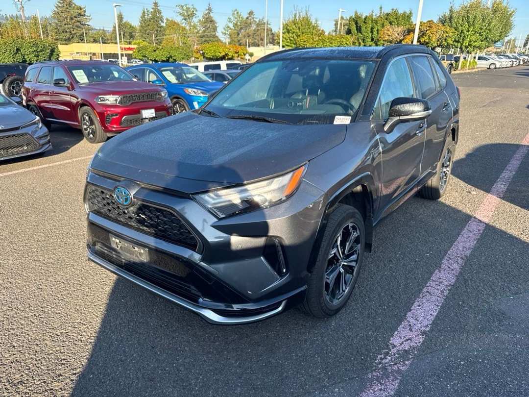 2023 Toyota Rav4 Prime XSE - Image 3