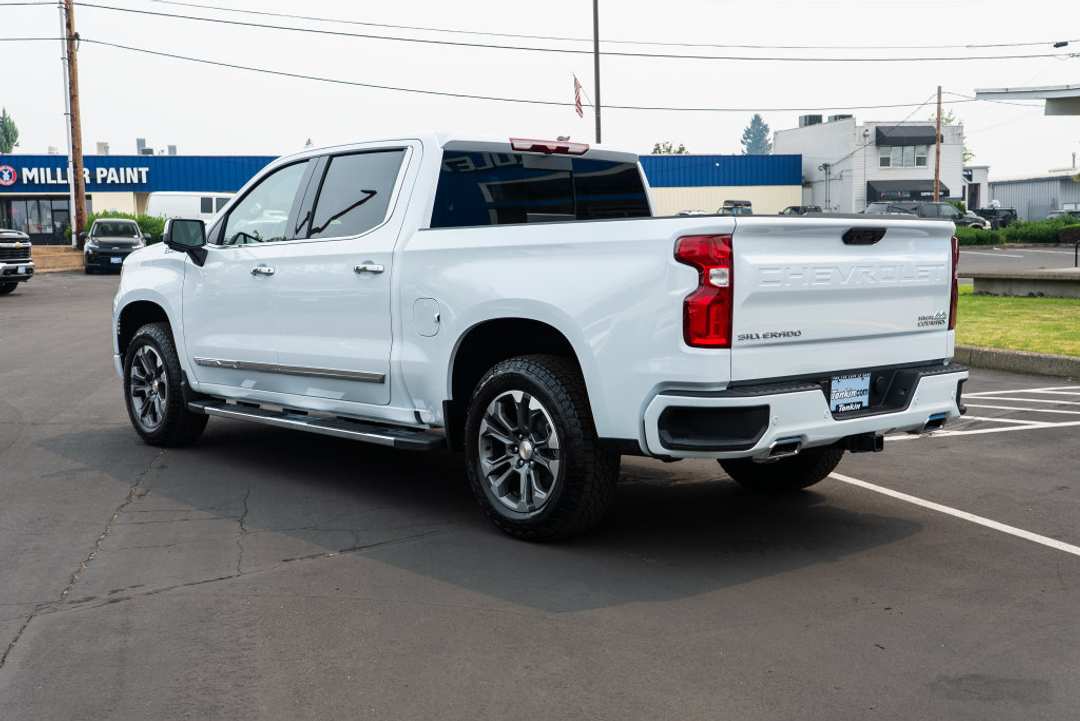 2026 Chevrolet Silverado 1500 High Country - Image 2
