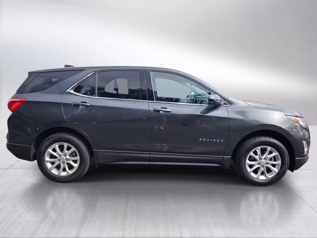 2020 Chevrolet Equinox LT - Image 2