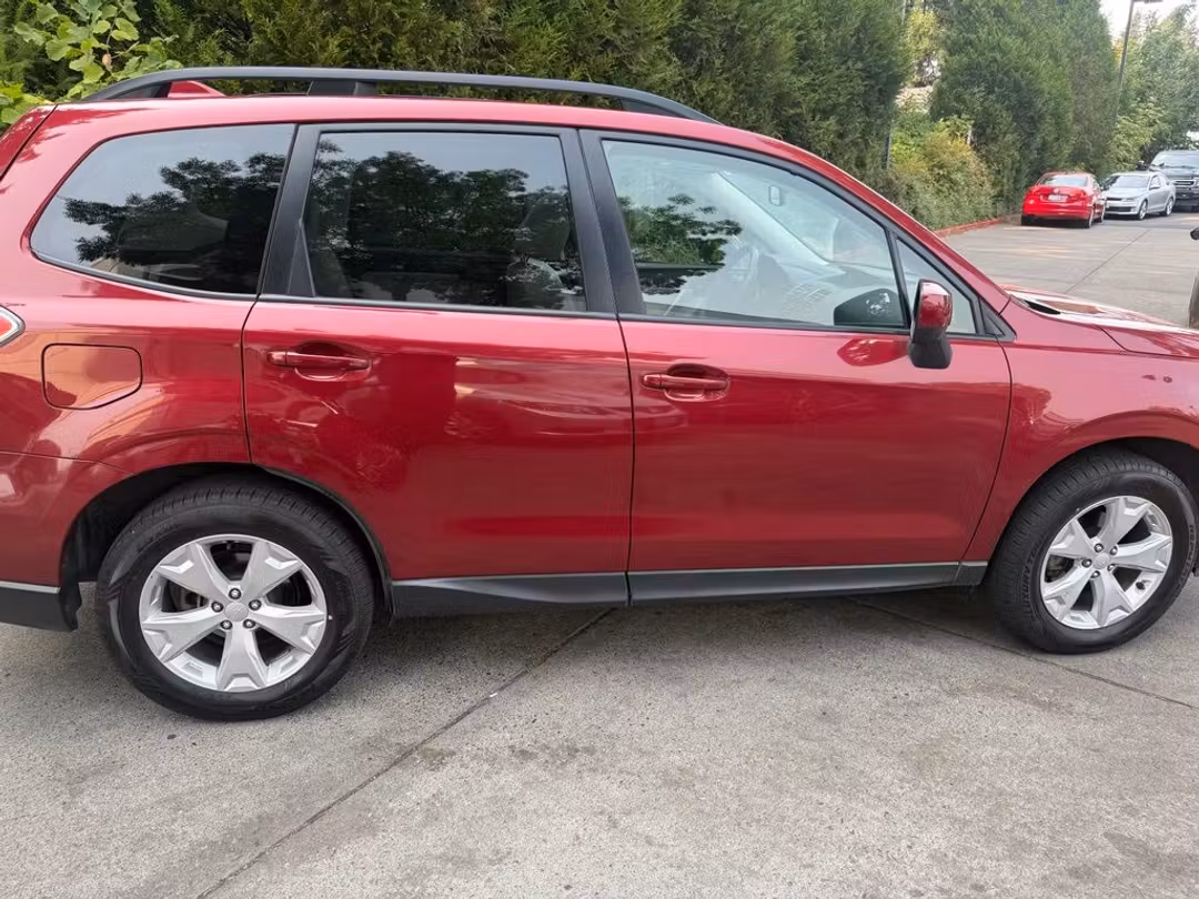 2016 Subaru Forester 2.5i Premium - Image 2