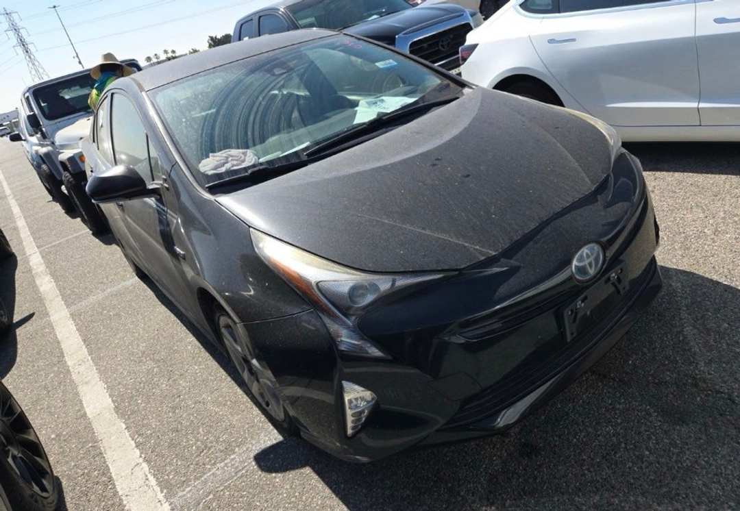 2017 Toyota Prius Three Touring - Image 2