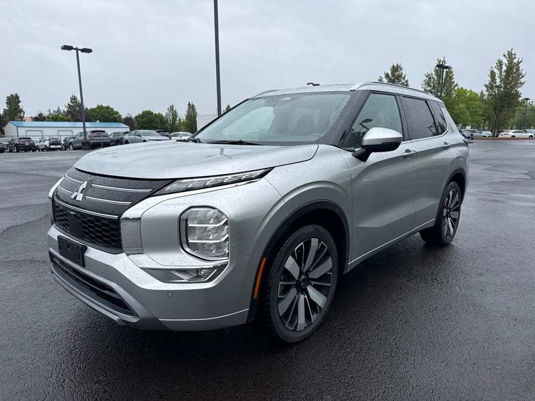 2025 Mitsubishi Outlander SEL - Image 3