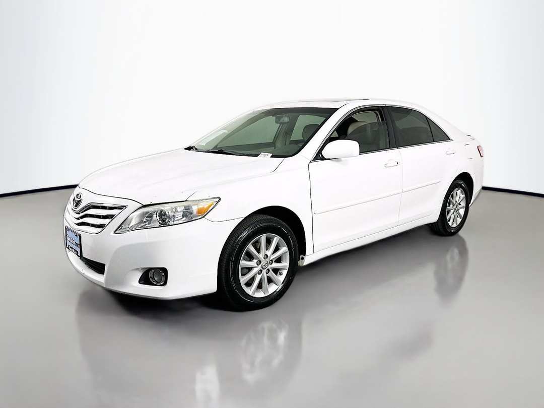 2010 Toyota Camry XLE - Image 3