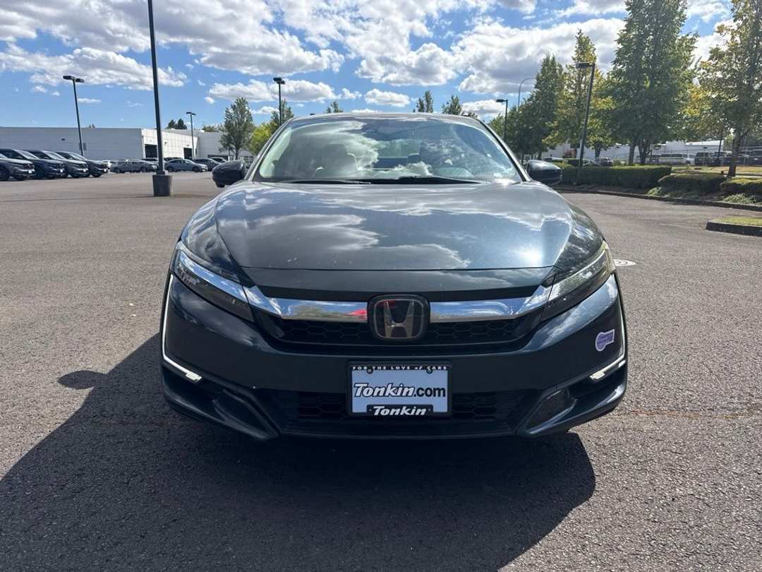 2018 Honda Clarity Plug-In Hybrid Touring - Image 2