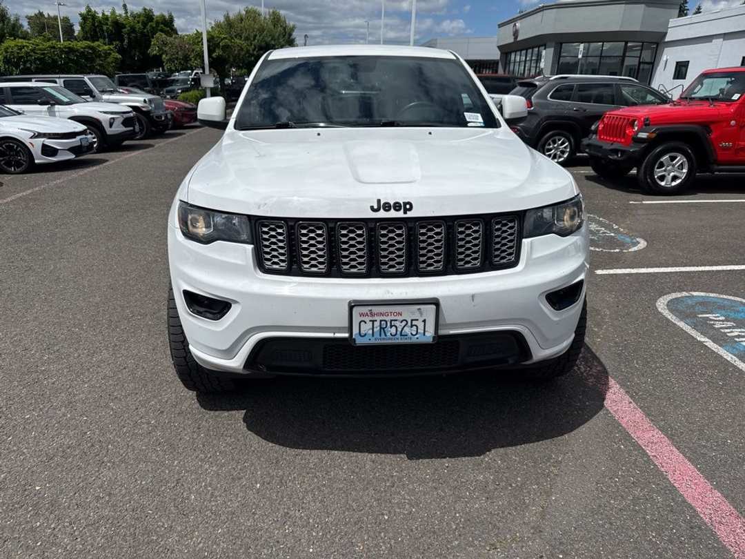 2018 Jeep Grand Cherokee Altitude - Image 2