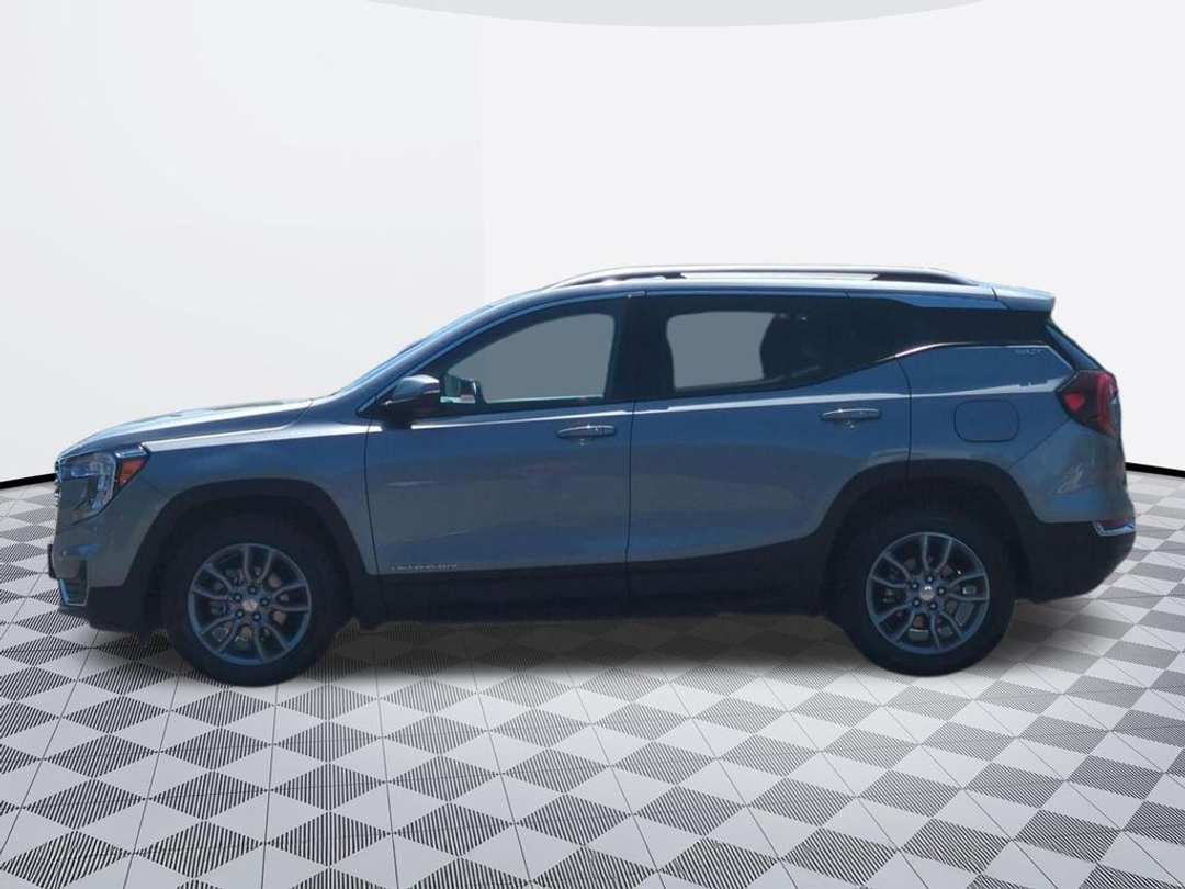 2023 GMC Terrain SLT - Image 3