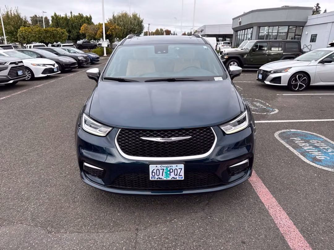 2023 Chrysler Pacifica Hybrid Pinnacle - Image 2