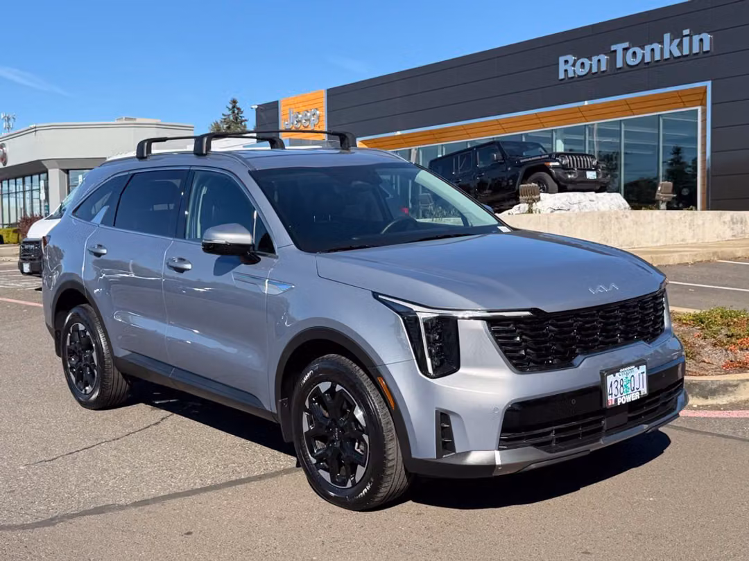 2025 Kia Sorento S - Image 2